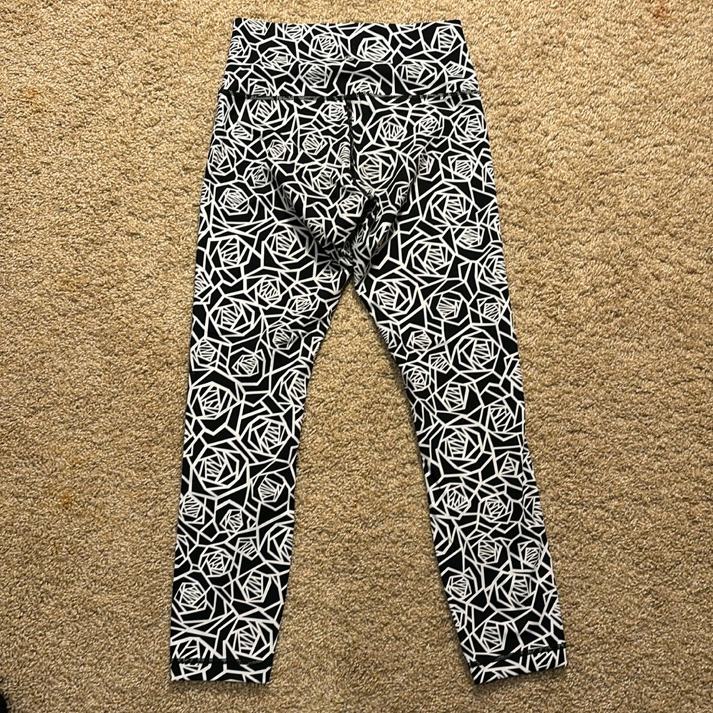Lululemon size 6